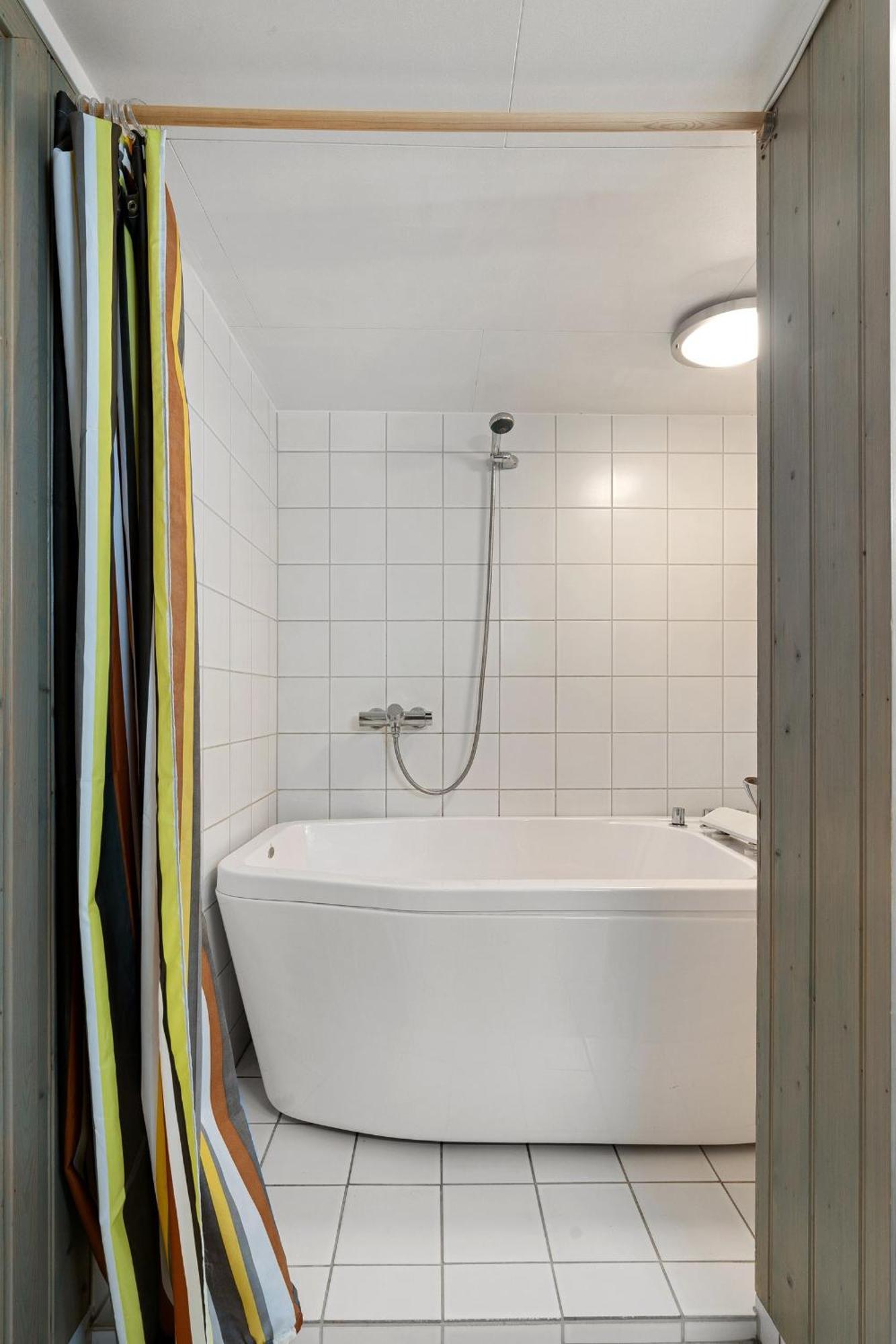 Room In Cozy Apartment 7 Min Walk From The City Center ทรอมโซ ภายนอก รูปภาพ